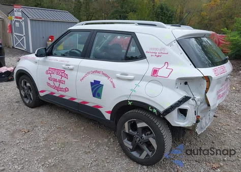 2024 Hyundai Venue Sel z USA, uszkodzony, nr VIN KMHRC8A3XRU283031